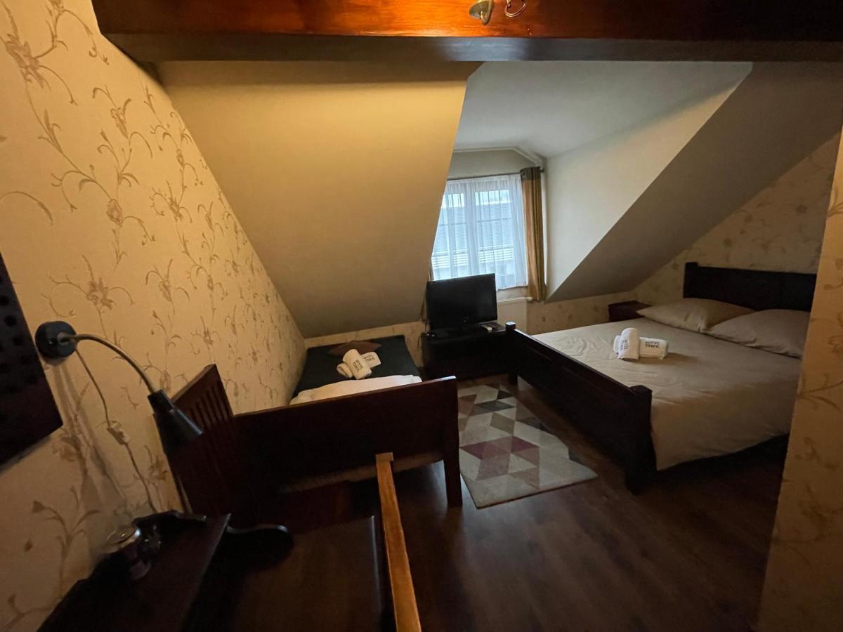 Hotel Tyrol I Restauracja Zycie Gruzji Osielsko Exterior foto