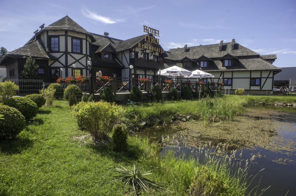 Hotel Tyrol I Restauracja Zycie Gruzji Osielsko Exterior foto